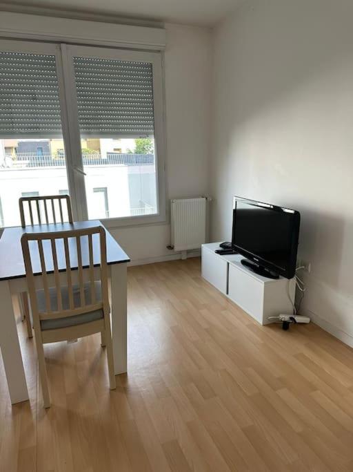 Grand Studio De 37M Carres - Rer Laplace Et Maison Des Examens A 5 Minutes A Pied Arcueil Luaran gambar